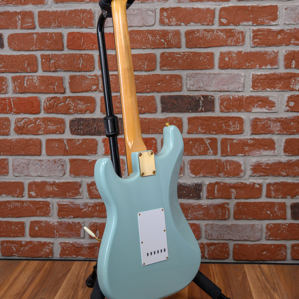 
                      
                        Fender/Allparts Partscaster/Stratocaster Daphne Blue 2023 w/Hard Shell Case
                      
                    