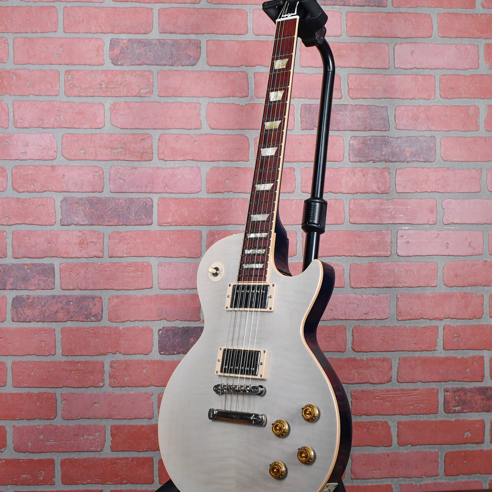 
                      
                        Gibson Custom Shop 1959 Les Paul Reissue Figured Maple Top Transparent White with Blue Back Finish 2005 w/OHSC
                      
                    