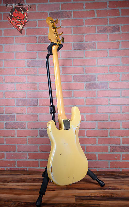 Fender P-Bass Olympic White 1973 w/Gigbag Owned By Adam Kasper