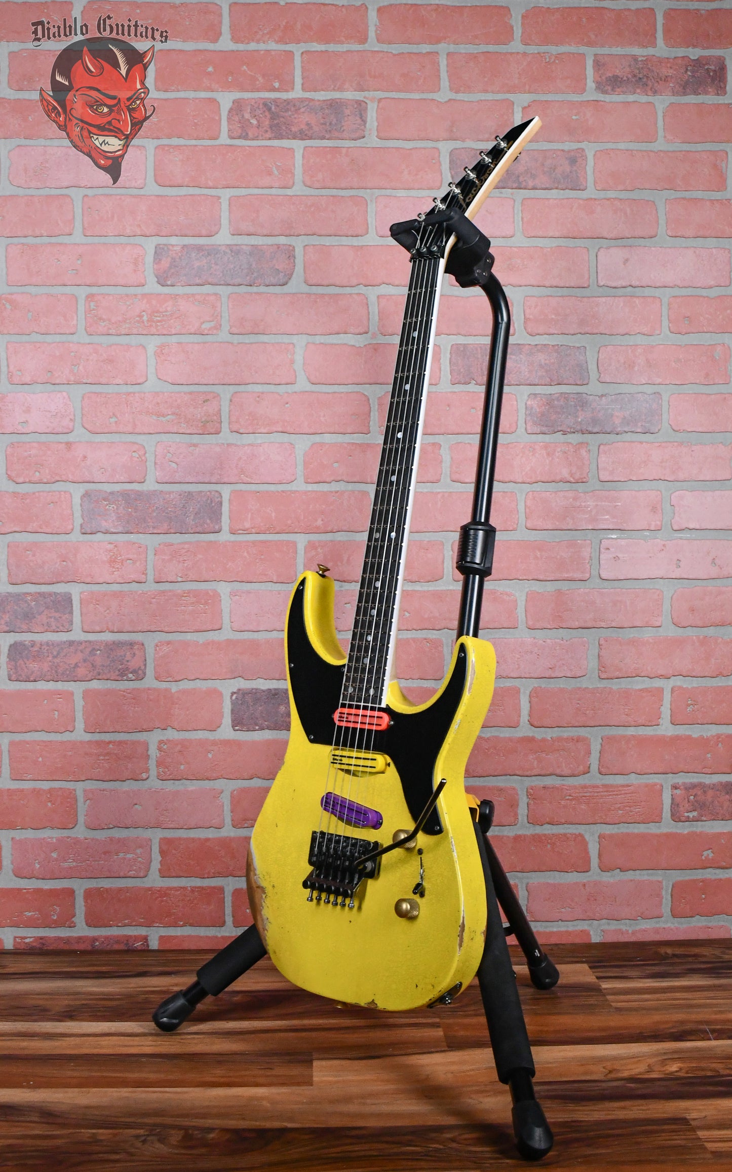 Jackson USA Custom Shop Music Zoo Exclusive SL-3S V Soloist Graffiti Yellow Nitro Relic 2023 w/OHSC