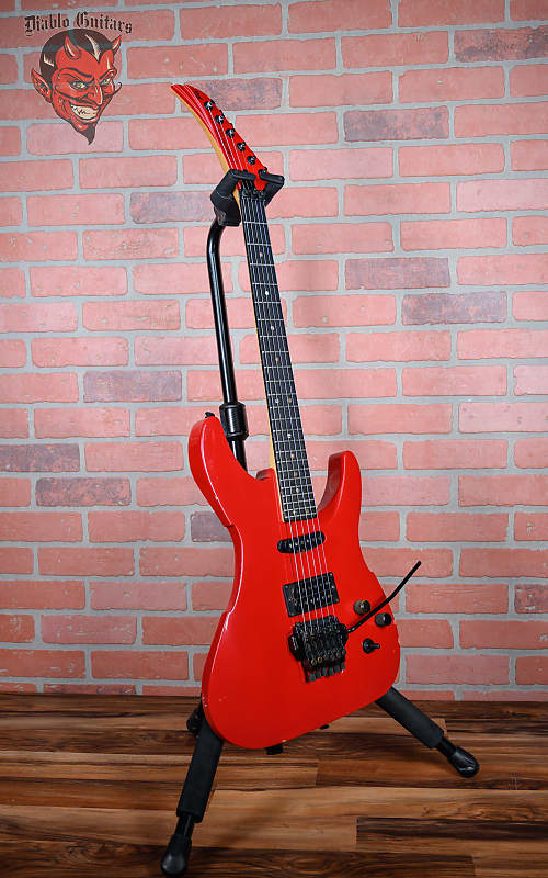 
                      
                        Peavey Vandenberg Sunfire Red 1988 w/Gigbag
                      
                    