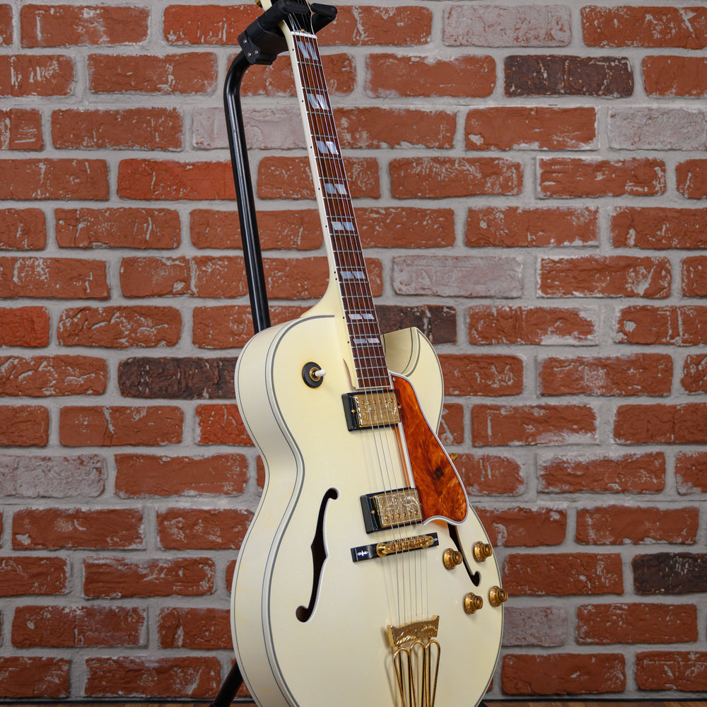 
                      
                        Gibson Custom art & Historic 10th Anniversary L4 CES White Diamond Sparkle 2003 w/OHSC
                      
                    