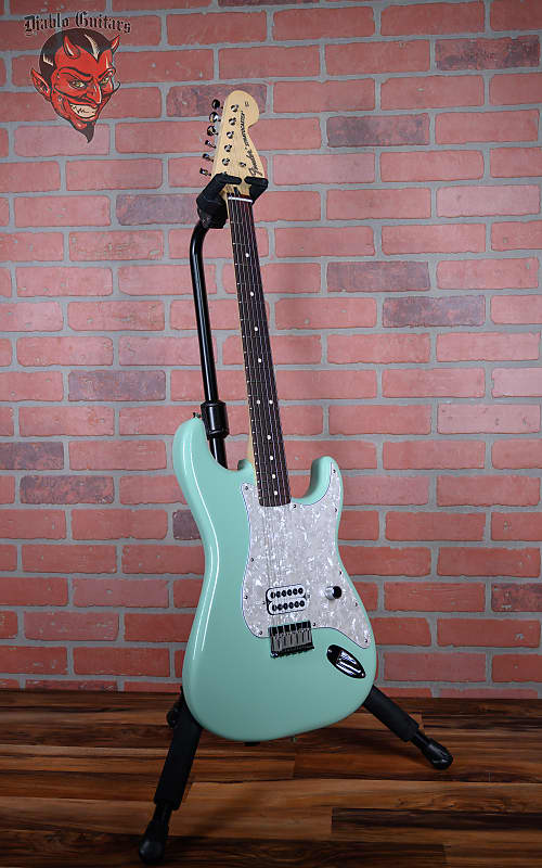 
                      
                        Fender Tom Delonge Stratocaster Surf Green 2023 w/Original Gigbag
                      
                    