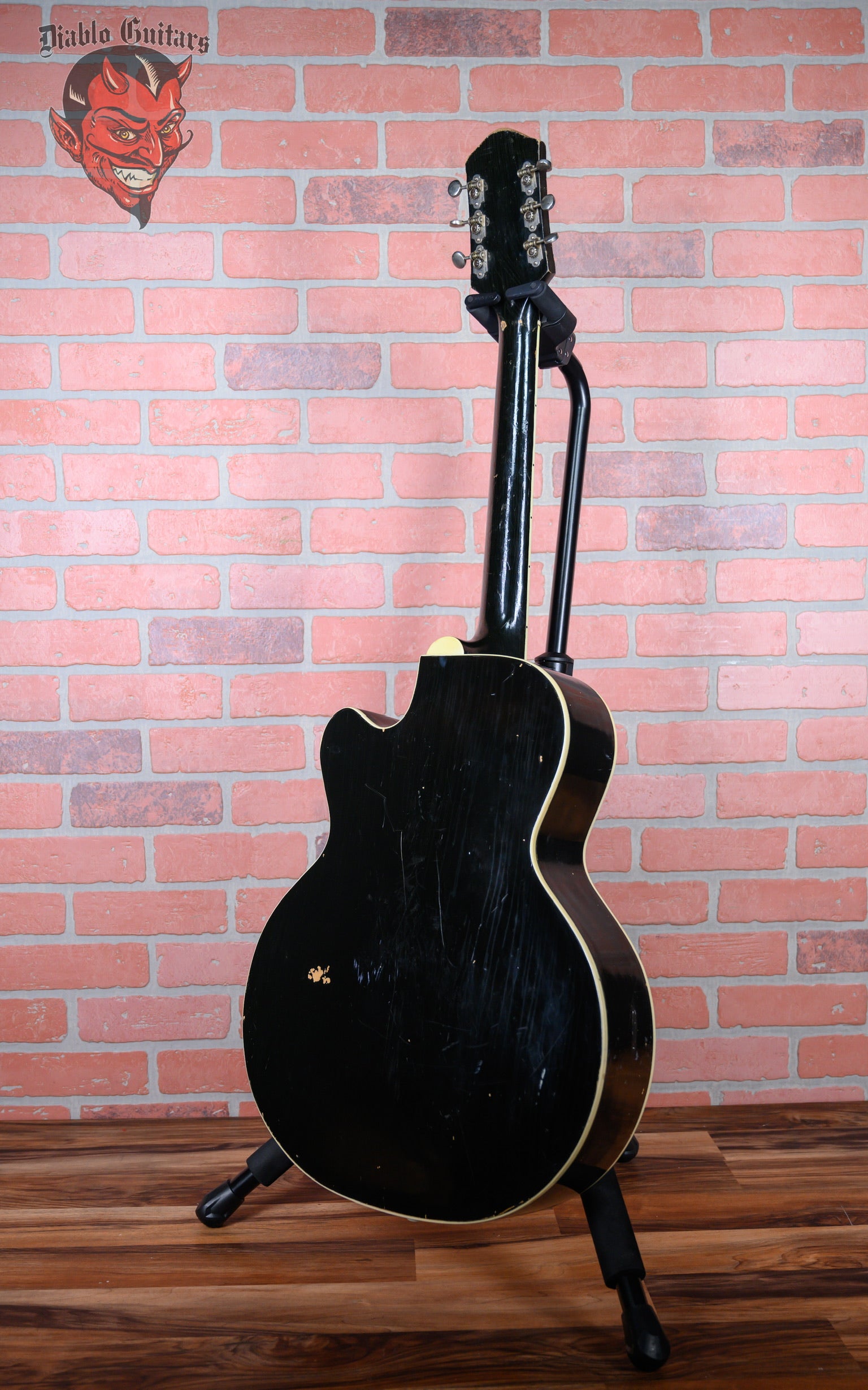 Silvertone Espanada H64 Black 1957 w/OHSC – Diablo Guitars