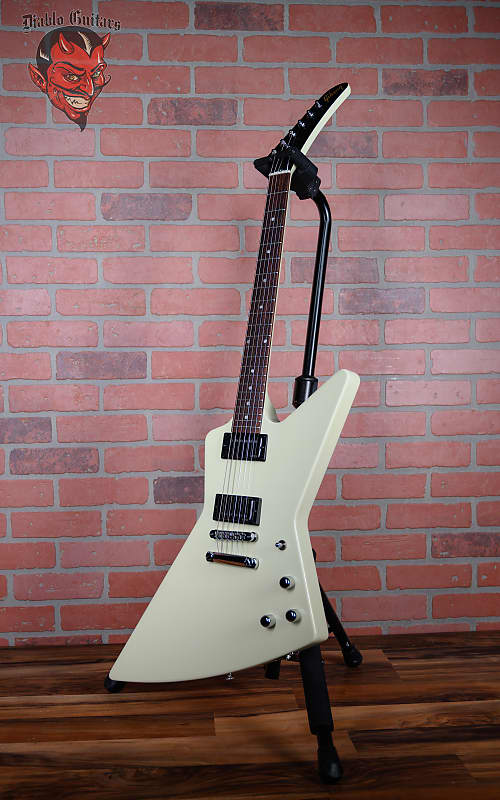 
                      
                        Gibson '80s Explorer Demo Shop Classic White 2023 w/OHSC (EMG HET Set)
                      
                    