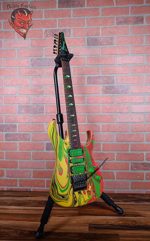 
                      
                        Ibanez UV77-MC Steve Vai Signature Universe MKR Multi-Color Japan 1991 w/Hardshell Case
                      
                    