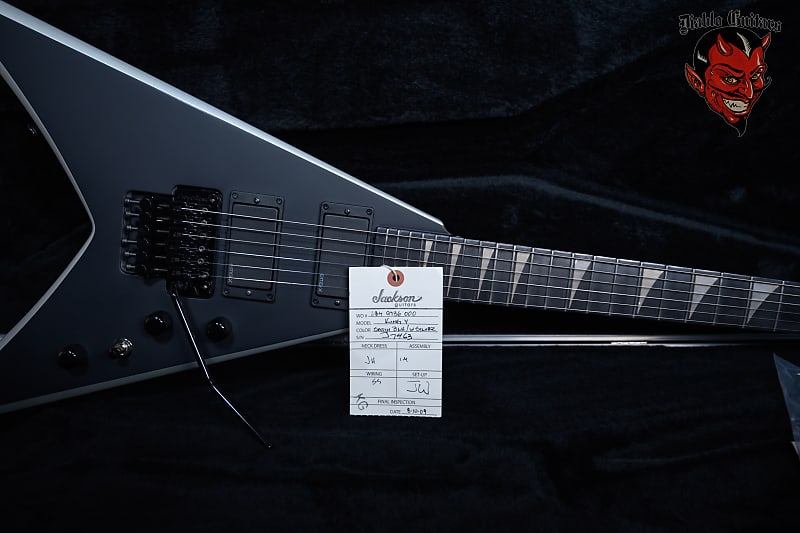 
                      
                        Jackson USA Custom Shop King V Satin Black with Silver Bevels 2009 w/OHSC
                      
                    