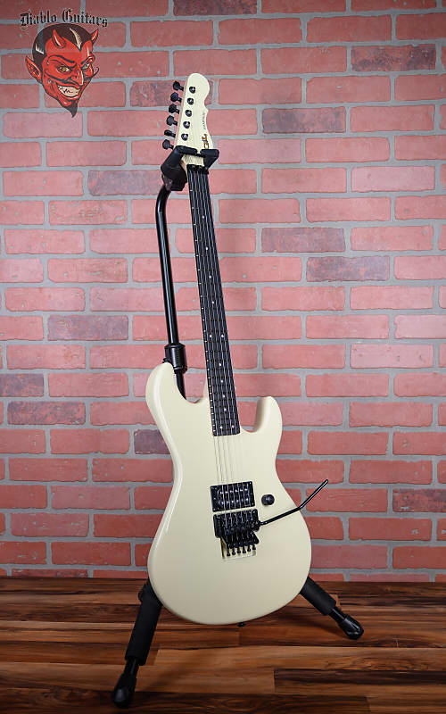 
                      
                        G&L USA Fullerton Deluxe Rampage 24 Vintage White 2024 w/Original Gigbag
                      
                    