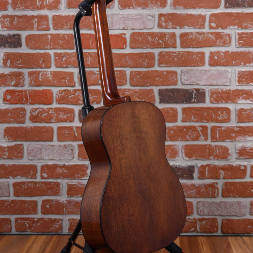 
                      
                        Favilla C6 Concerto Natural 1960s w/Hard Shell Case
                      
                    