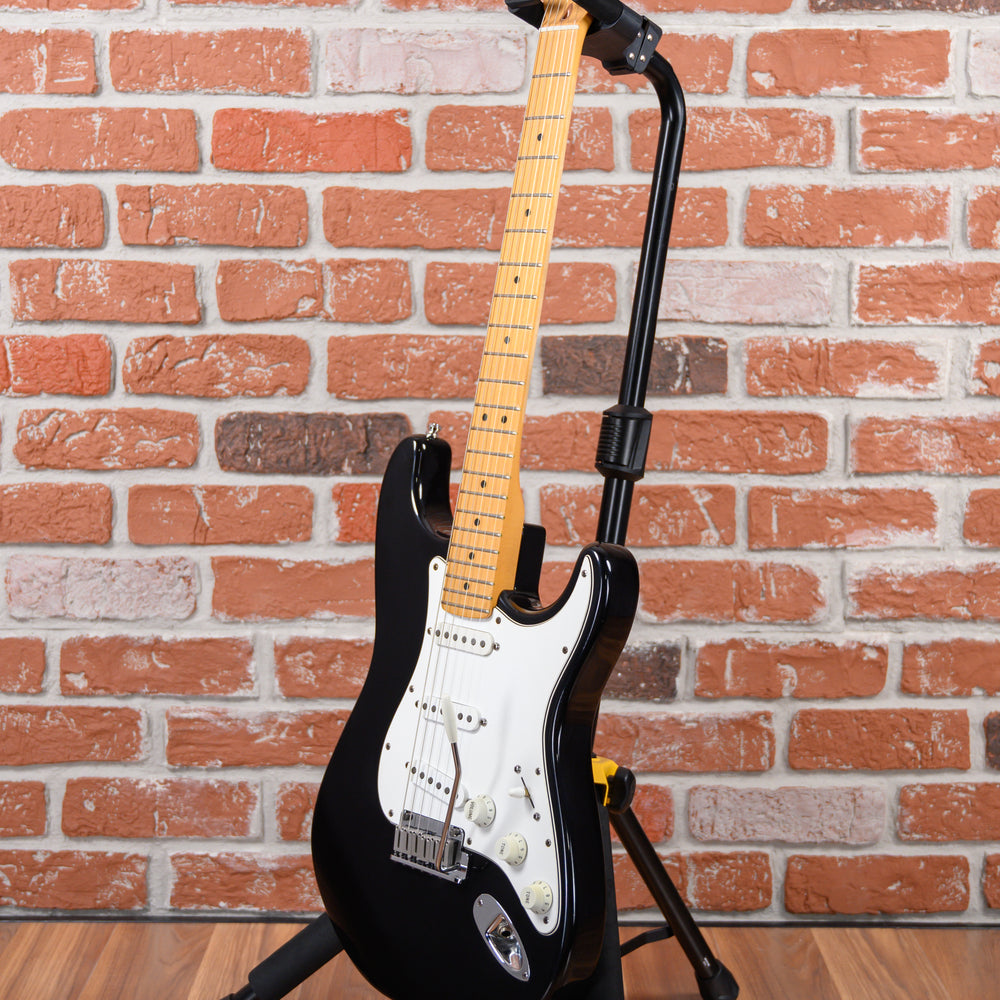 
                      
                        Fender American Standard Stratocaster Black 1998 w/OHSC
                      
                    
