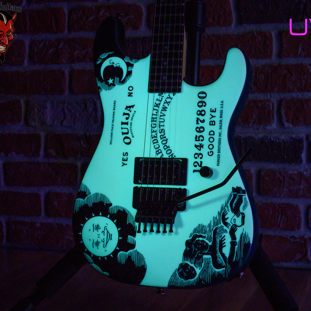 
                      
                        Charvel USA San Dimas 1H Glow-In-The-Dark Ouija by Dan Lawrence 2006 w/OHSC
                      
                    