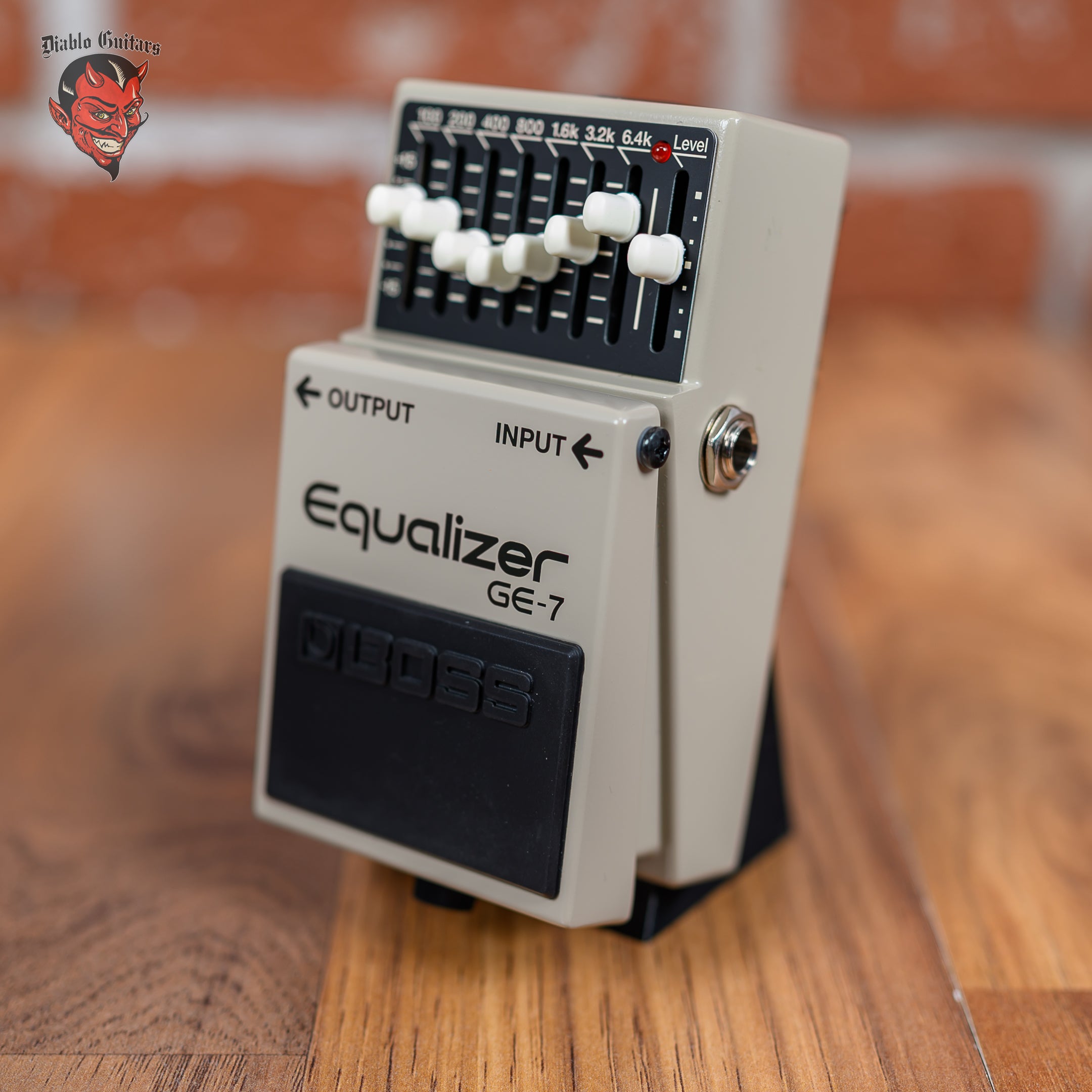 BOSS　GE-7 Amazon.com: Boss GE-7 7-band EQ Pedal : Musical Instruments