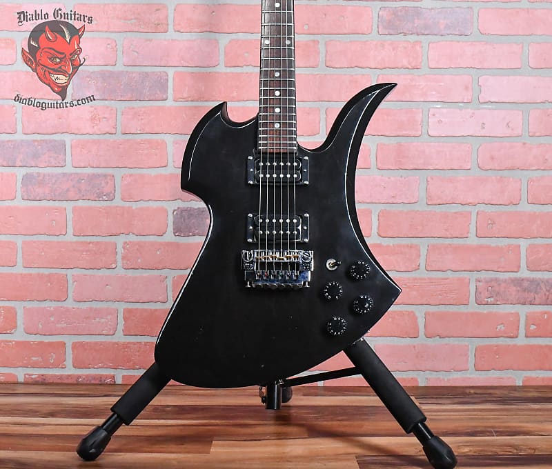 
                      
                        B.C. Rich USA Mockingbird Black 1983 w/Hardshell Case
                      
                    