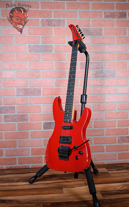 
                      
                        Peavey Vandenberg Sunfire Red 1988 w/Gigbag
                      
                    