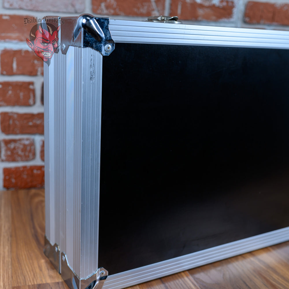 
                      
                        Fender Hendrix Monterey Flight Case 1997 - Black & Chrome With Blue Interior
                      
                    