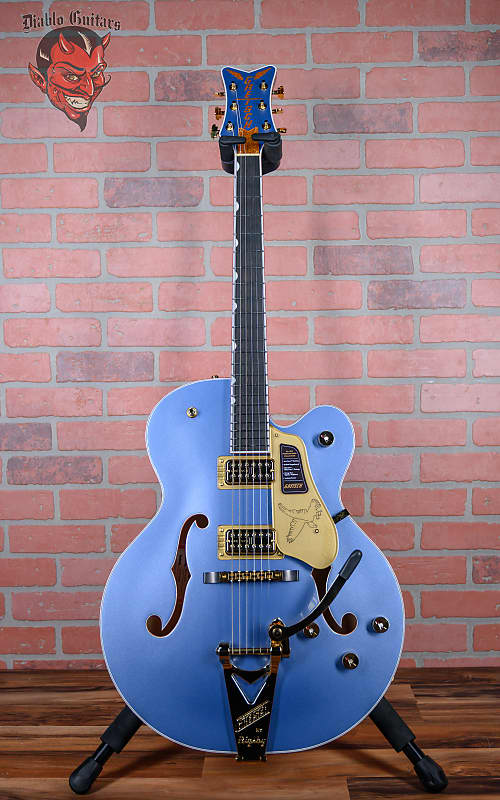 
                      
                        Gretsch Professional Collection Falcon Hollow Body Cerulean Smoke 2024 w/OHSC
                      
                    