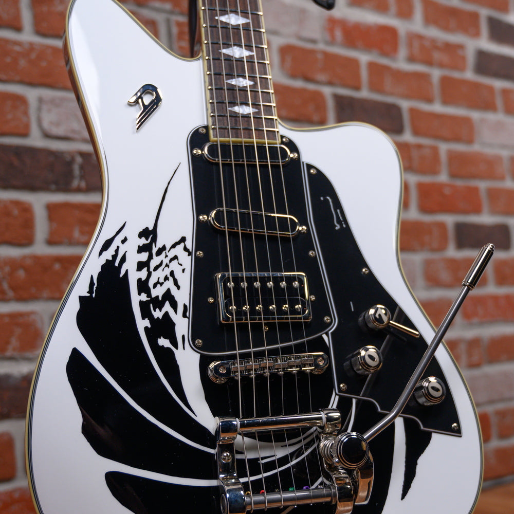 
                      
                        Duesenberg Limited Edition Alliance Series "James Bond" #3 of 75 White w/ 007 Graphic 2023 w/OHSC
                      
                    