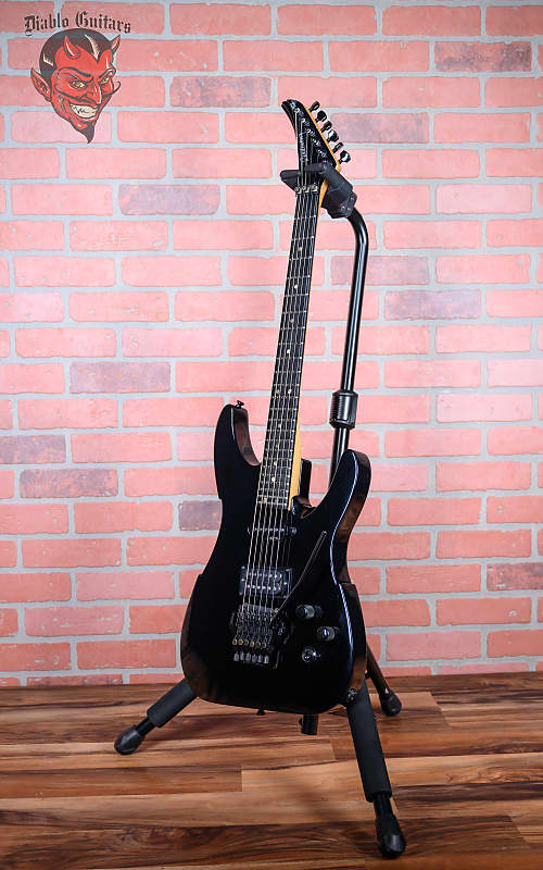 
                      
                        Peavey Vandenberg Black 1988 w/Gigbag
                      
                    