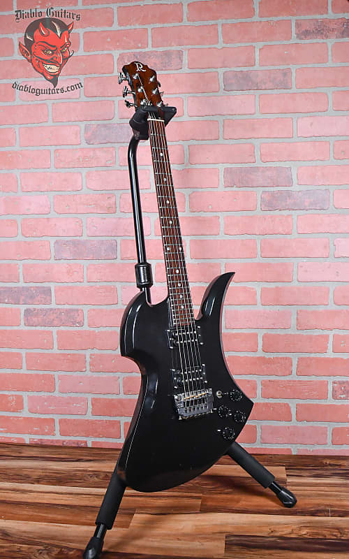 
                      
                        B.C. Rich USA Mockingbird Black 1983 w/Hardshell Case
                      
                    