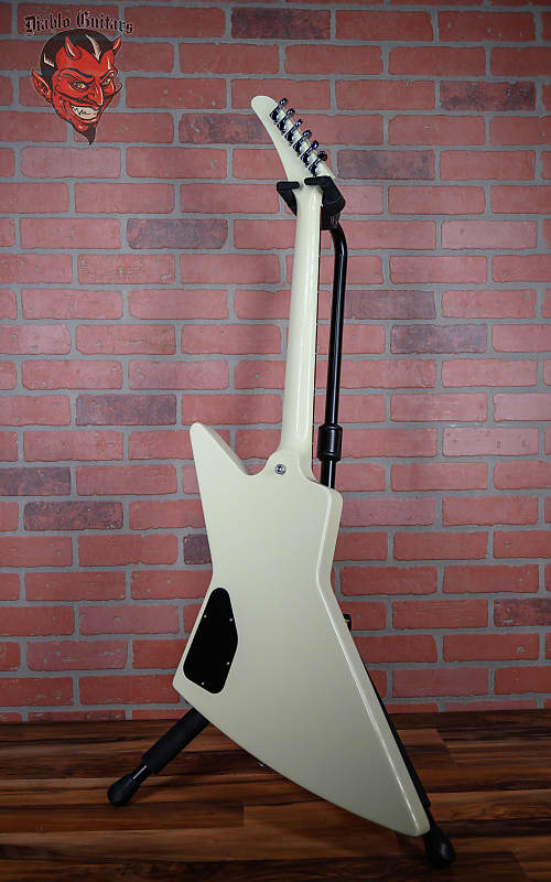 
                      
                        Gibson '80s Explorer Demo Shop Classic White 2023 w/OHSC (EMG HET Set)
                      
                    