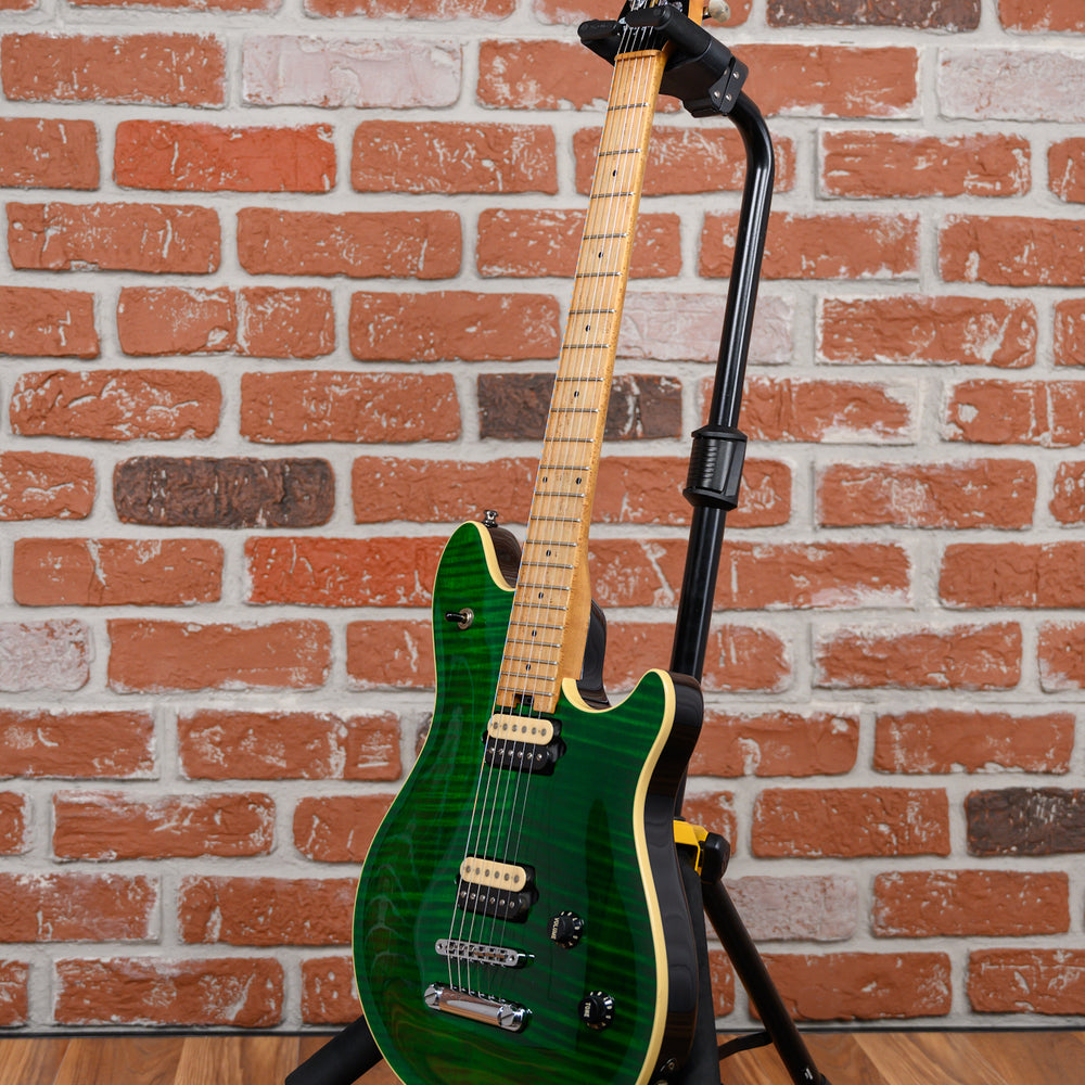 
                      
                        Peavey USA EVH Wolfgang Flame Maple Top Transparent Green 2000 w/OHSC
                      
                    