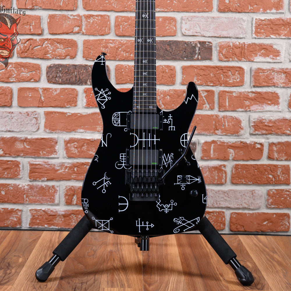 
                      
                        ESP LTD KH Demonology Kirk Hammett Signature Black with Graphic 2022 w/OHSC
                      
                    