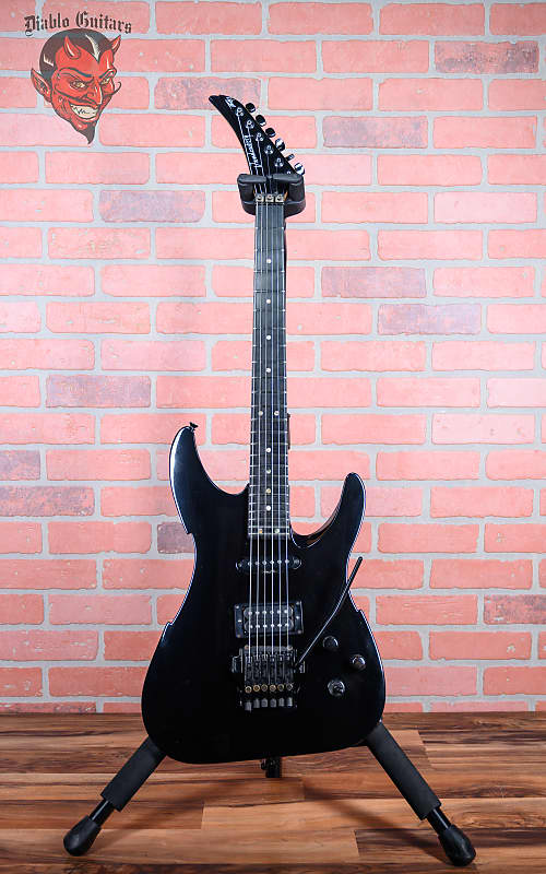 
                      
                        Peavey Vandenberg Black 1988 w/Gigbag
                      
                    