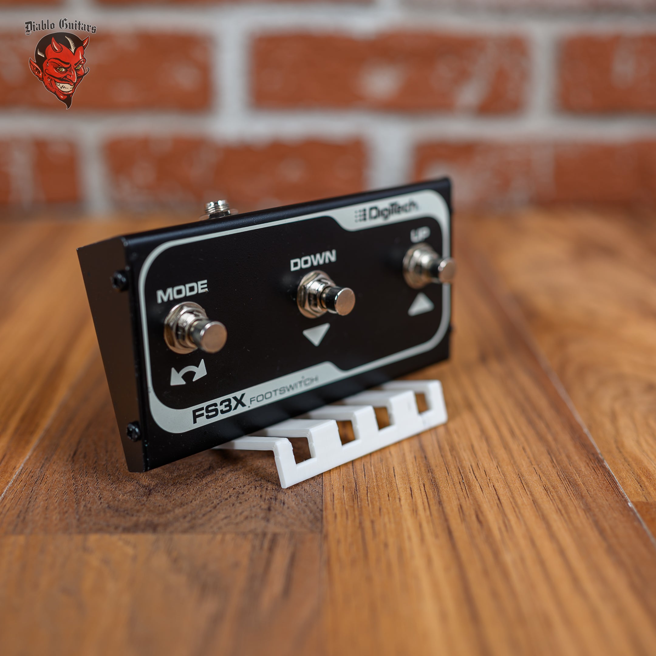 配信機器・PA機器・レコーディング機器 FS3X  3-Button Footswitch Digitech Amazon.com: DigiTech FS3X Three-Function Foot Switch