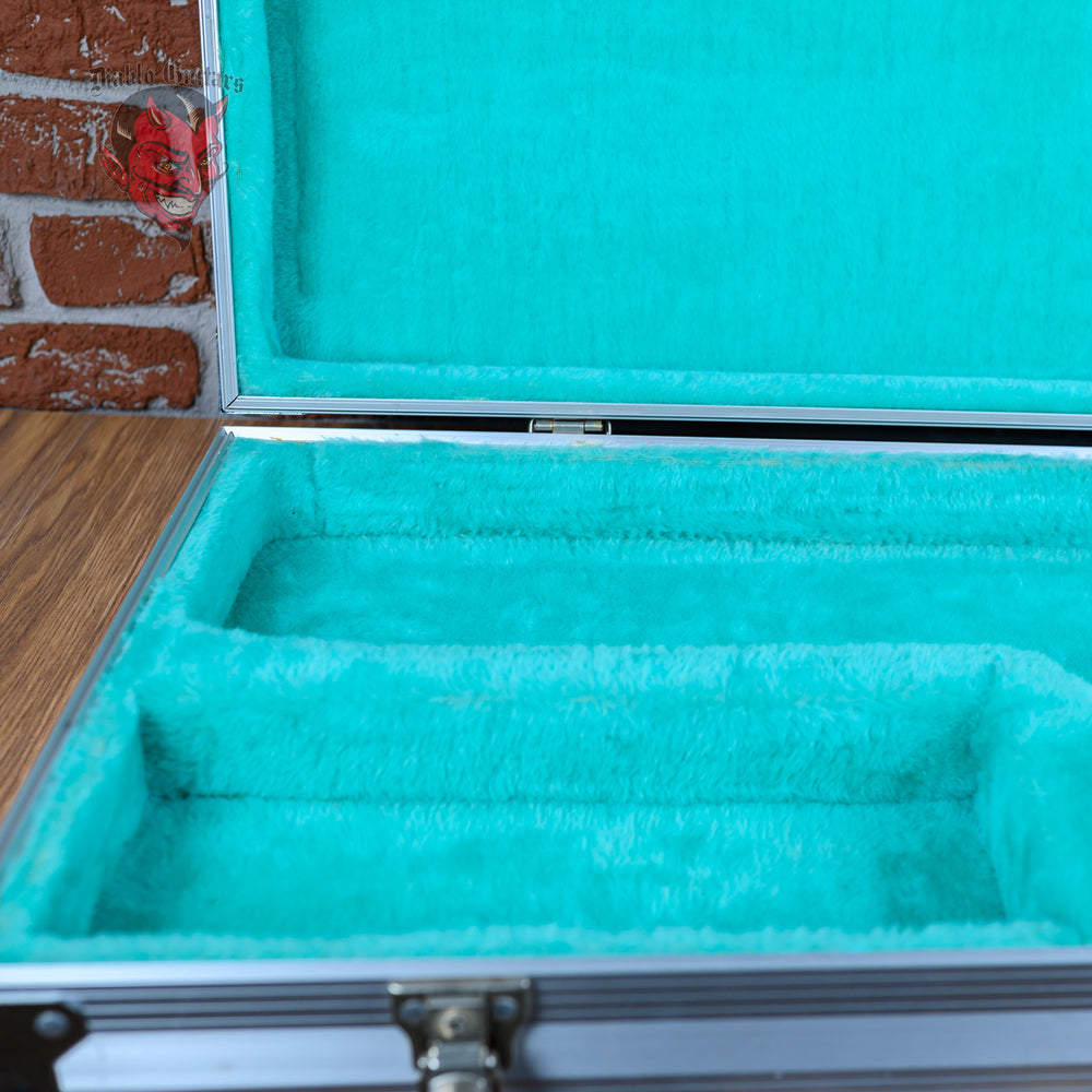 
                      
                        Fender Hendrix Monterey Flight Case 1997 - Black & Chrome With Blue Interior
                      
                    