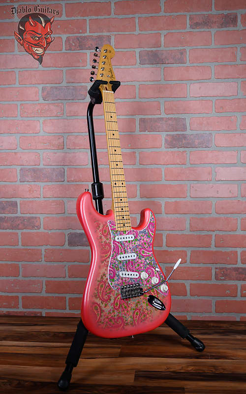 
                      
                        Fender MIJ Classic Series Stratocaster Pink Paisley 2003 w/Hardshell Case
                      
                    