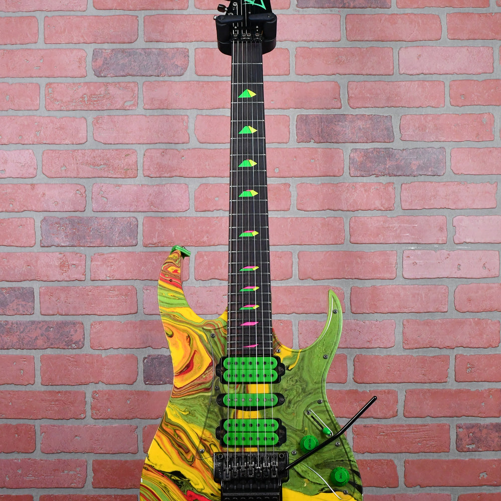 
                      
                        Ibanez UV77-MC Steve Vai Signature Universe MKR Multi-Color Japan 1990 w/OHSC
                      
                    