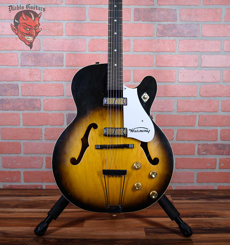 
                      
                        Harmony H-64 Rocket Sunburst 1960 w/Original Case
                      
                    