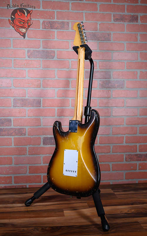 
                      
                        Fender Pre-CBS Stratocaster 2-Color Sunburst 1957 w/OHSC
                      
                    