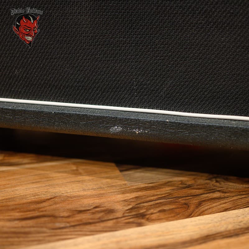 
                      
                        Marshall JCM 900 Lead Series Model 1960A Angled 4x12 Cabinet
                      
                    