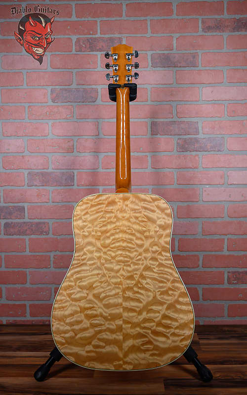 
                      
                        Gibson Custom Art and Historic Hummingbird Quilt Custom Natural 2001 w/OHSC
                      
                    