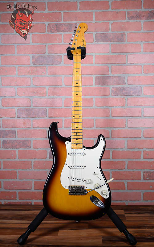 
                      
                        Fender Pre-CBS Stratocaster 3-Tone Sunburst 1957 w/OHSC (Refin/Refret)
                      
                    