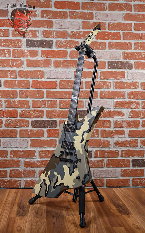 
                      
                        ESP Original Series Custom Shop James Hetfield Signature Snakebyte Kuiu Camo Satin 2024 w/OHSC
                      
                    