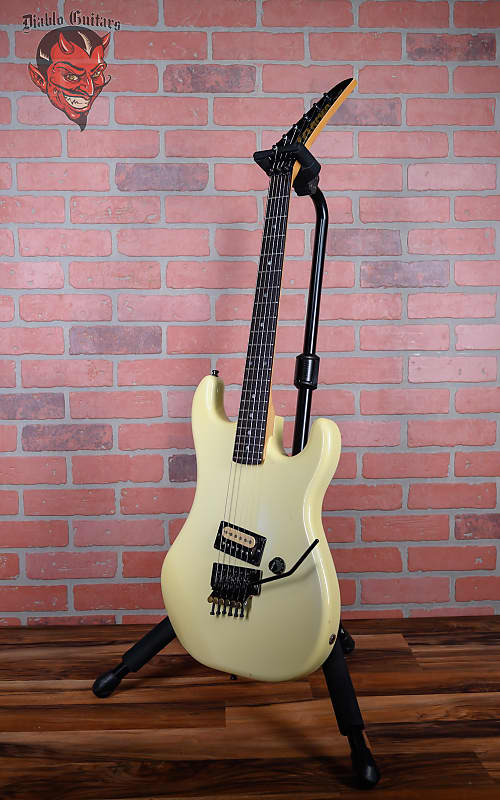 
                      
                        Kramer American Series Barretta Standard White 1986 w/OHSC
                      
                    