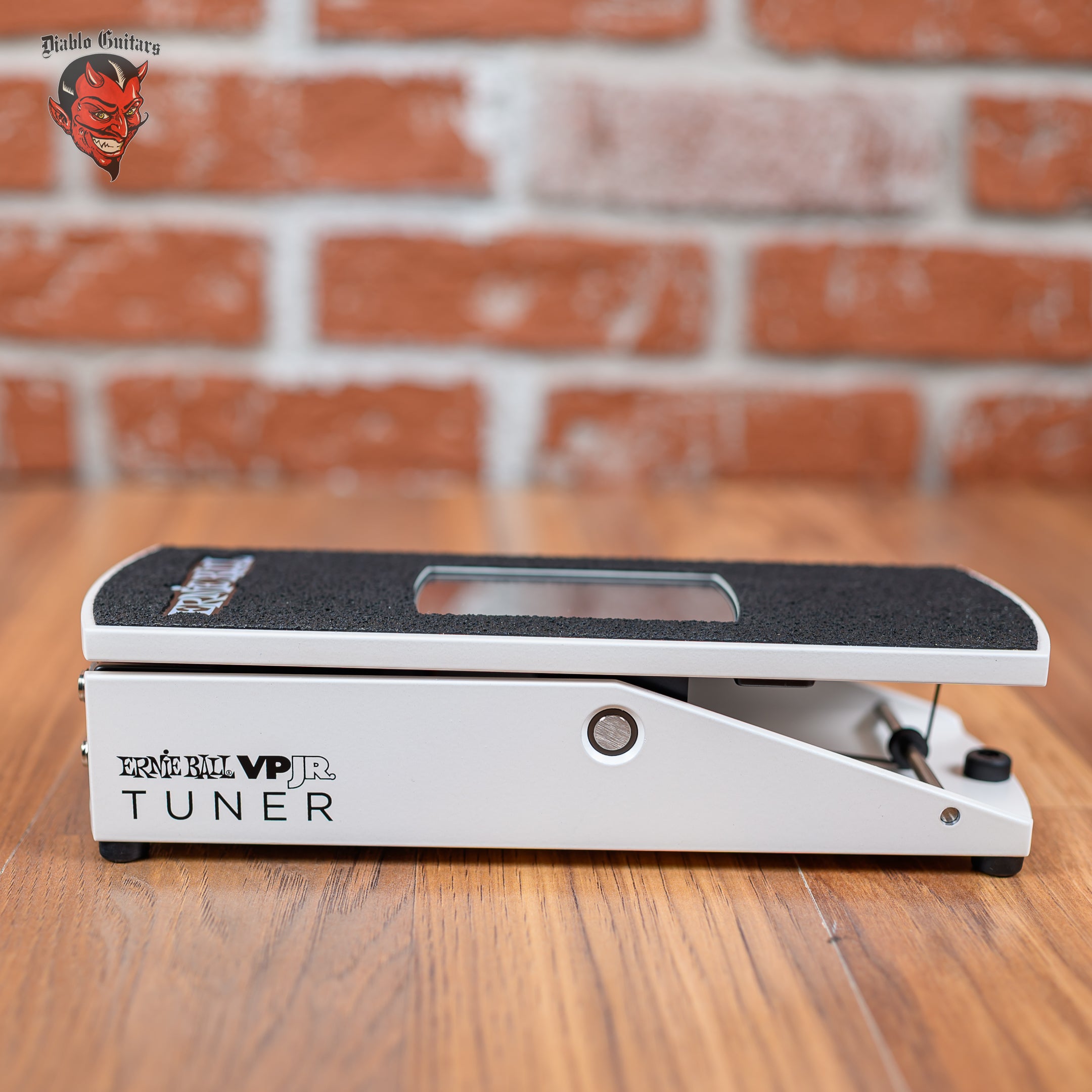 Ernie Ball VPJR Tuner Volume Pedal White | Guitar Center