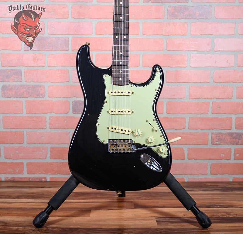 
                      
                        Fender Custom Shop Willcutt “True ‘62” 1962 Stratocaster Black Journeyman Relic 2022 w/OHSC
                      
                    