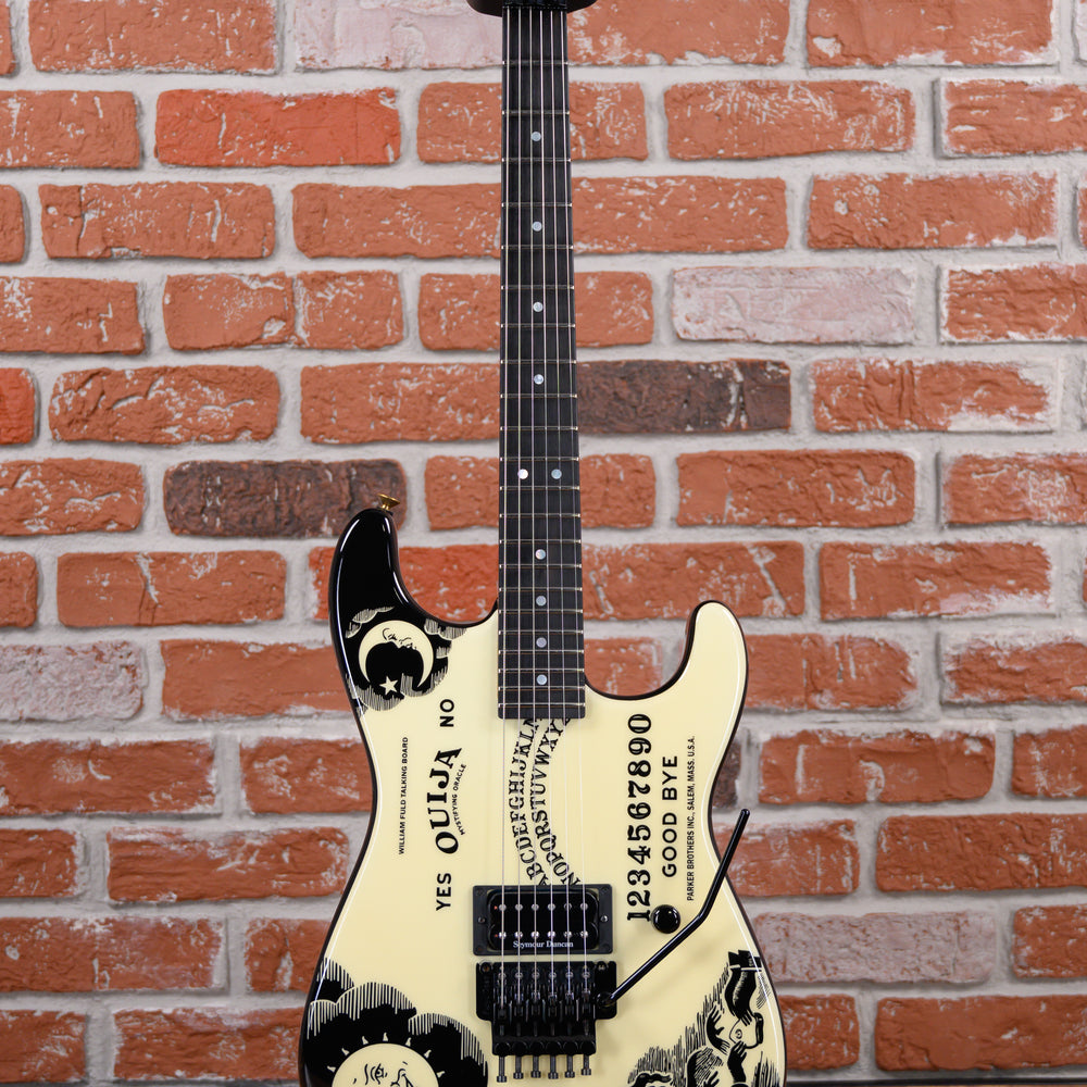 
                      
                        Charvel USA San Dimas 1H Glow-In-The-Dark Ouija by Dan Lawrence 2006 w/OHSC
                      
                    