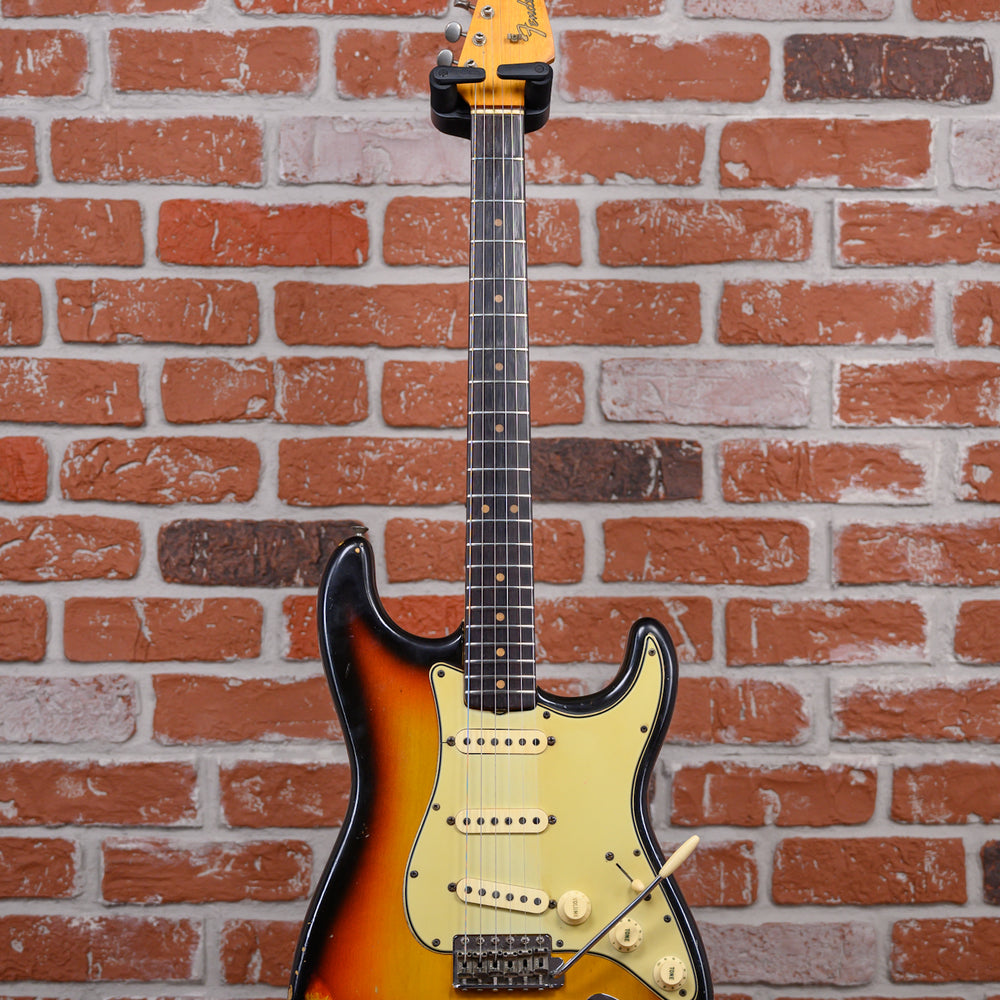 
                      
                        Fender Stratocaster 3-Tone Sunburst 1965 w/OHSC
                      
                    