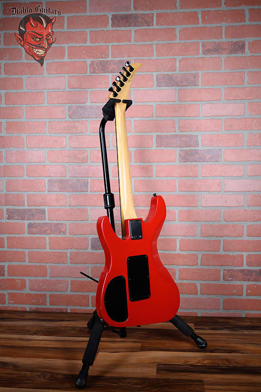 
                      
                        Peavey Vandenberg Sunfire Red 1988 w/Gigbag
                      
                    