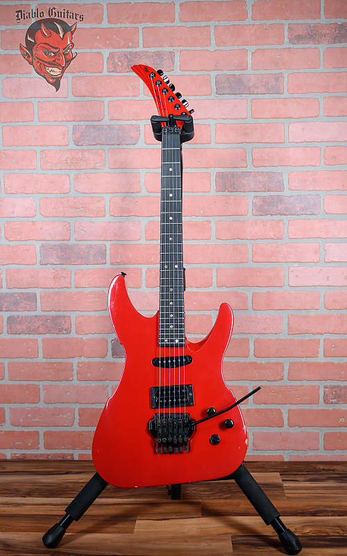 
                      
                        Peavey Vandenberg Sunfire Red 1988 w/Gigbag
                      
                    