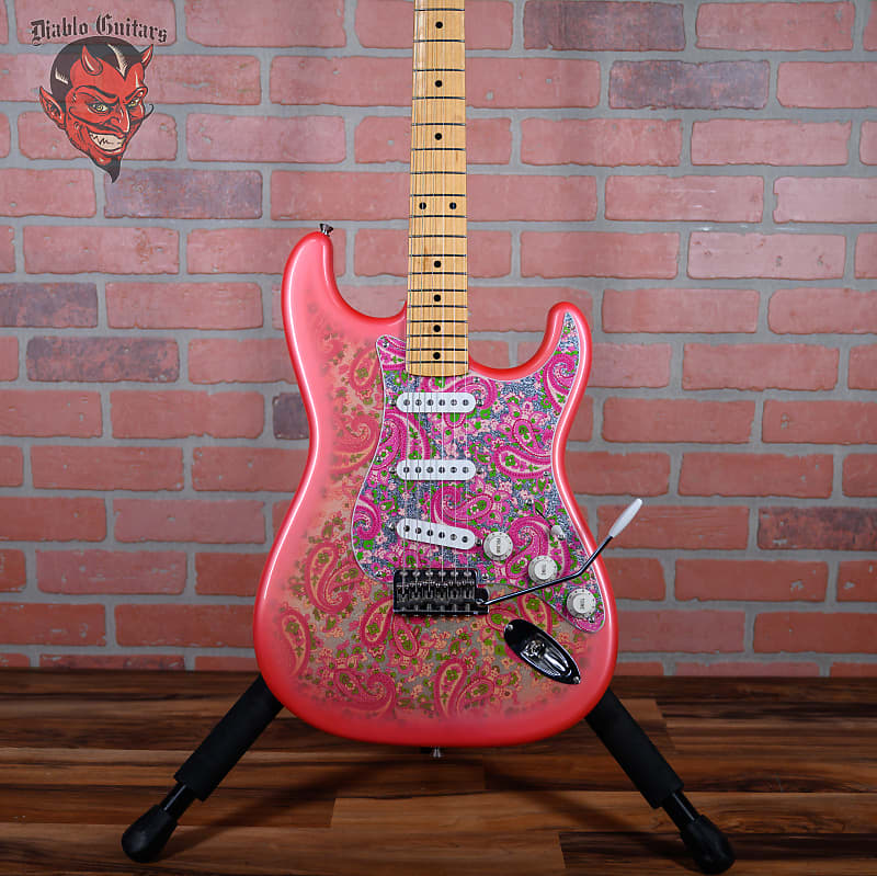 Fender MIJ Classic Series Stratocaster Pink Paisley 2003 w/Hardshell Case