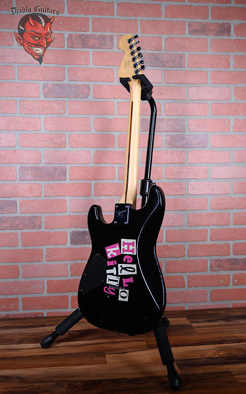 
                      
                        Squire Hello Kitty Stratocaster Black 2006 w/Gigbag
                      
                    