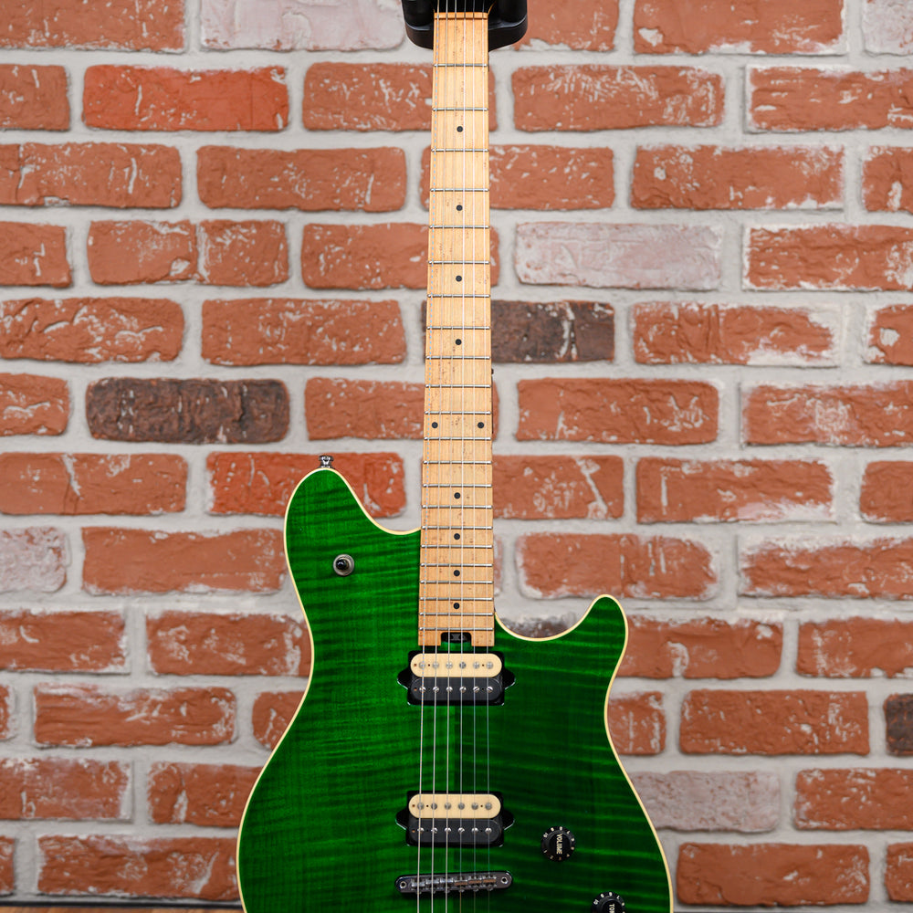 
                      
                        Peavey USA EVH Wolfgang Flame Maple Top Transparent Green 2000 w/OHSC
                      
                    