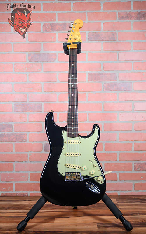 
                      
                        Fender Custom Shop Willcutt “True ‘62” 1962 Stratocaster Black Journeyman Relic 2022 w/OHSC
                      
                    