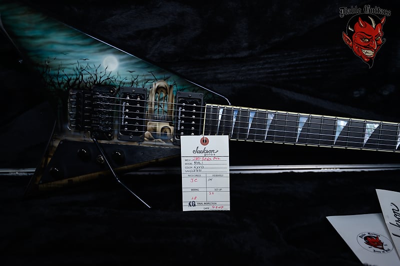 
                      
                        Jackson USA Select RR1 Rhoads Graveyard Graphic By Dan Lawrence 2007 w/OHSC
                      
                    