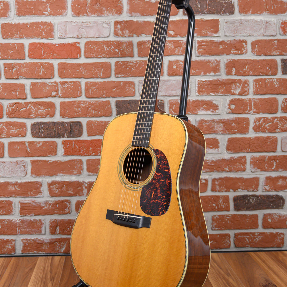 
                      
                        Martin HD-28V Spruce Top Natural Acoustic 2009 w/OHSC
                      
                    